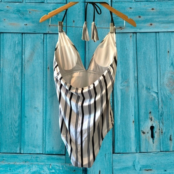 Cupshe swim suit‎ size medium. Never worn. - Picture 4 of 10